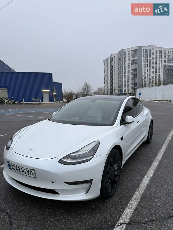 Седан Tesla Model 3 2020 в Львові