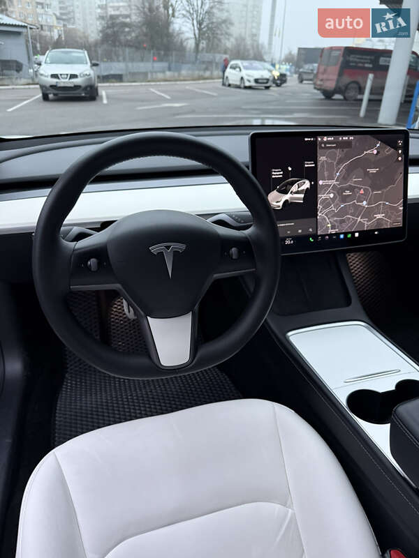 Седан Tesla Model 3 2020 в Львові