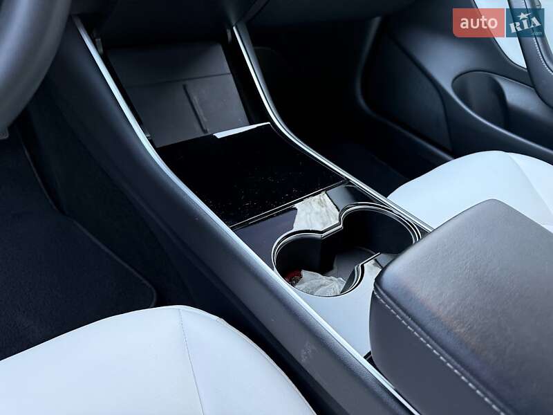 Седан Tesla Model 3 2020 в Ковеле