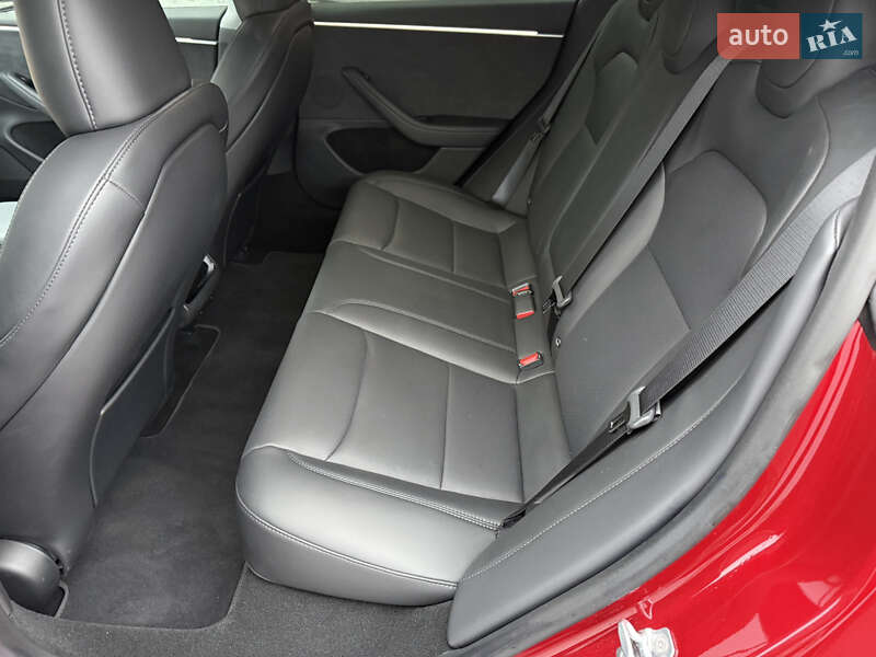 Седан Tesla Model 3 2024 в Виннице