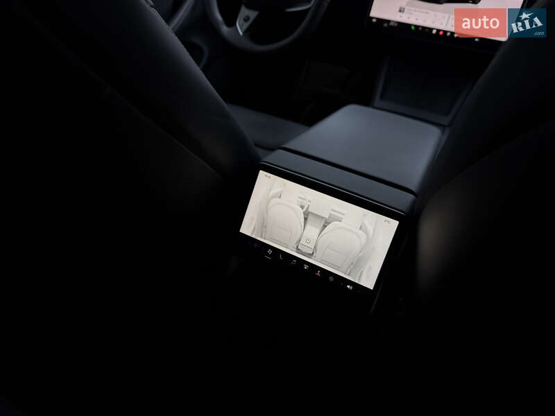 Седан Tesla Model 3 2024 в Виннице