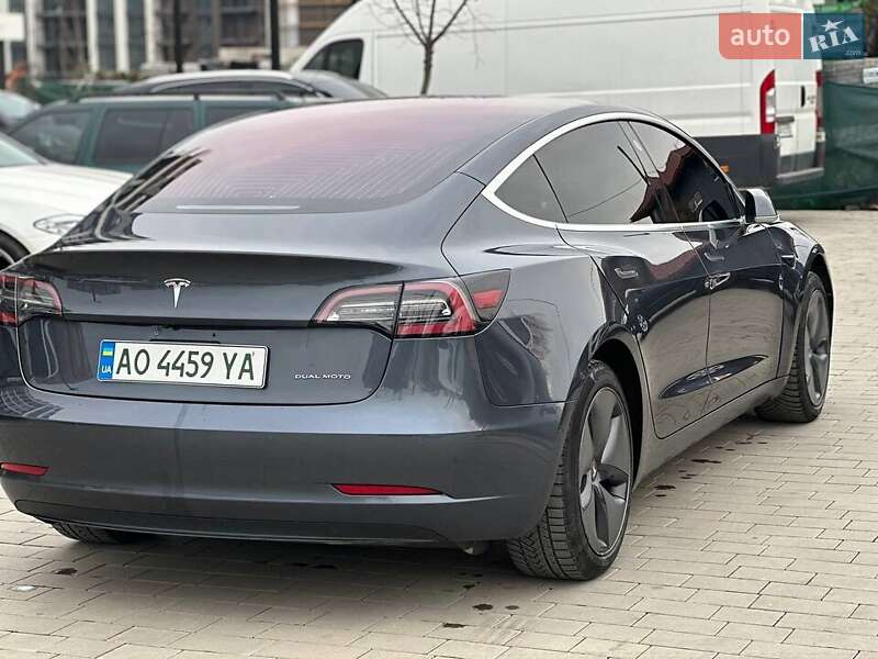Седан Tesla Model 3 2018 в Львове
