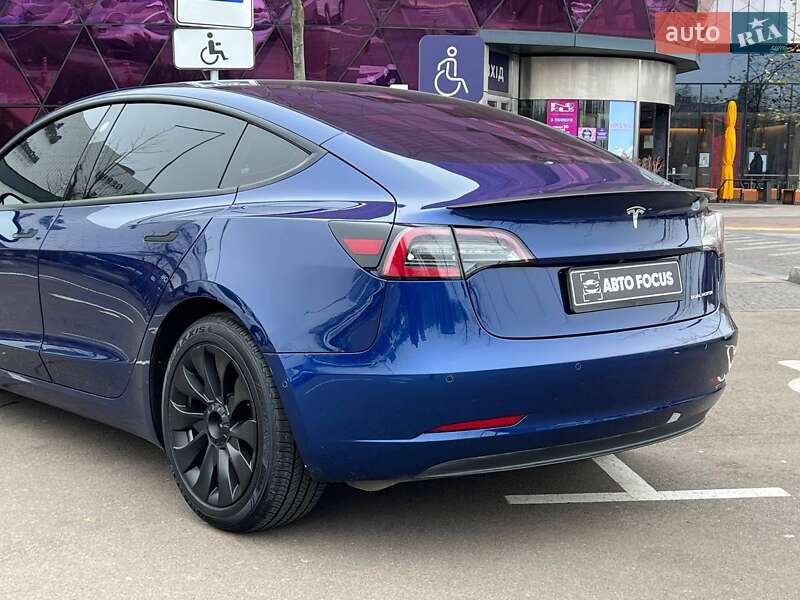 Седан Tesla Model 3 2022 в Киеве