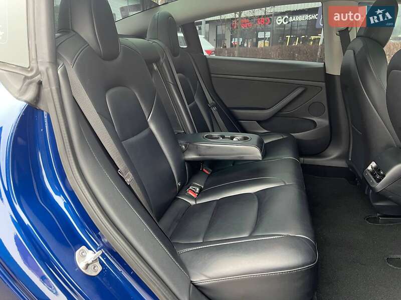 Седан Tesla Model 3 2022 в Киеве