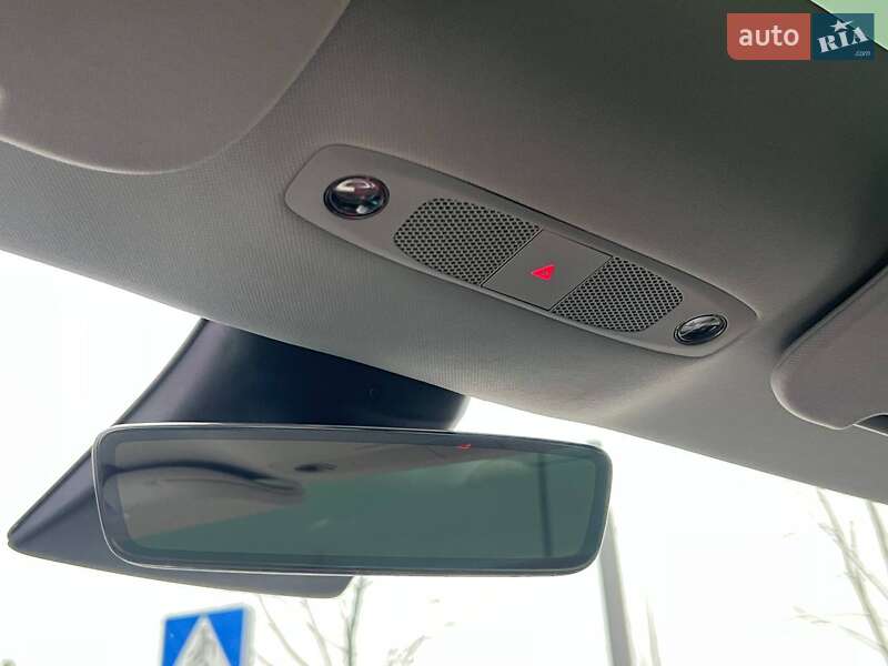 Седан Tesla Model 3 2022 в Киеве