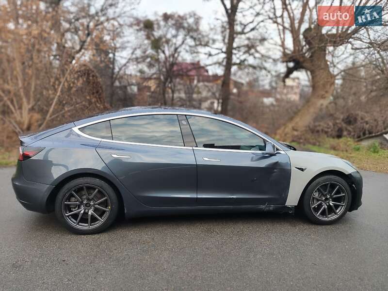 Седан Tesla Model 3 2020 в Киеве