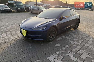 Седан Tesla Model 3 2024 в Ужгороде