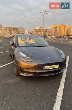 Седан Tesla Model 3 2023 в Киеве