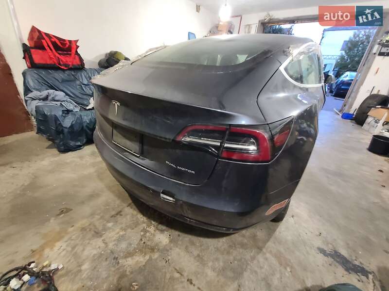 Седан Tesla Model 3 2019 в Львове