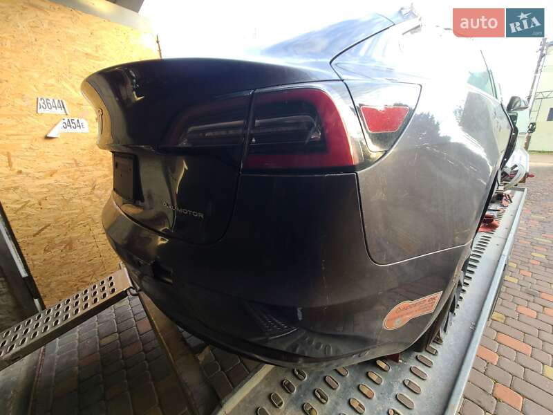 Седан Tesla Model 3 2019 в Львове