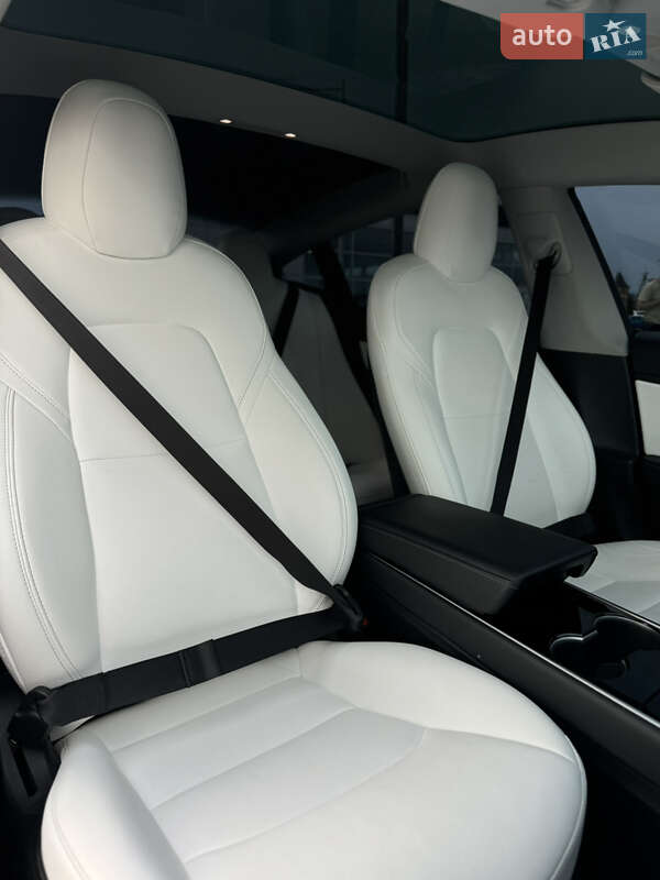 Седан Tesla Model 3 2020 в Мукачево