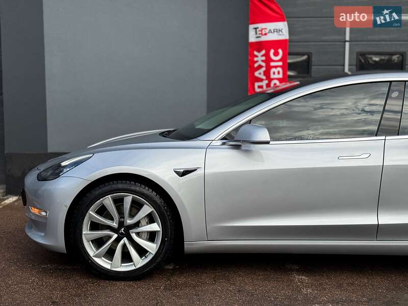 Седан Tesla Model 3 2018 в Киеве