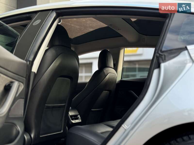 Седан Tesla Model 3 2018 в Киеве