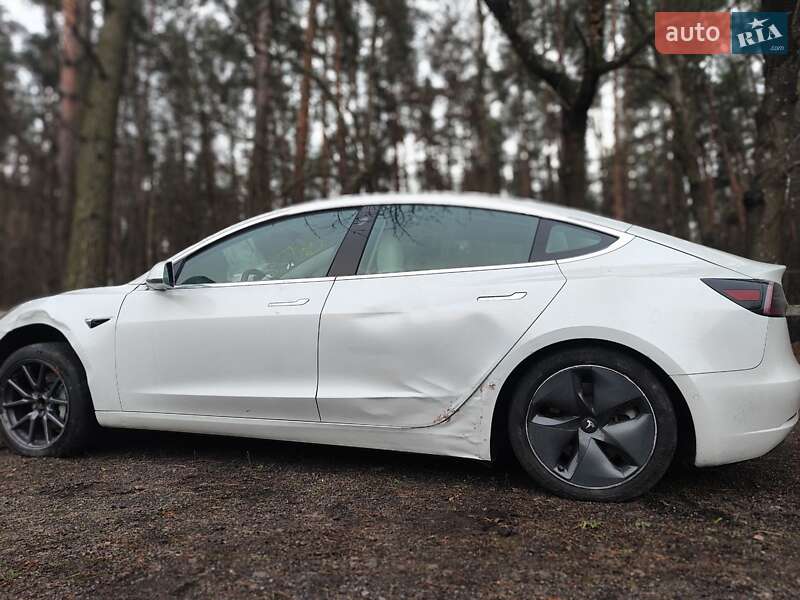 Седан Tesla Model 3 2020 в Києві