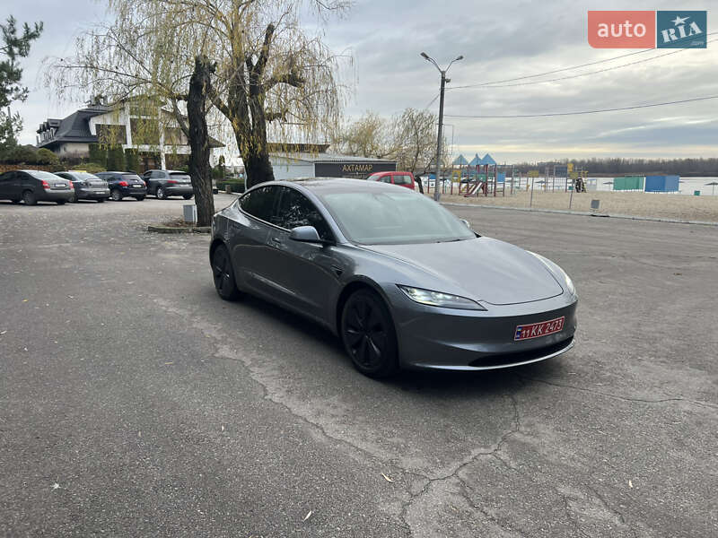 Седан Tesla Model 3 2024 в Кременчуге