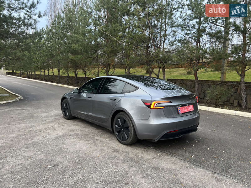 Седан Tesla Model 3 2024 в Кременчуге