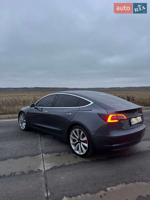 Седан Tesla Model 3 2018 в Киеве