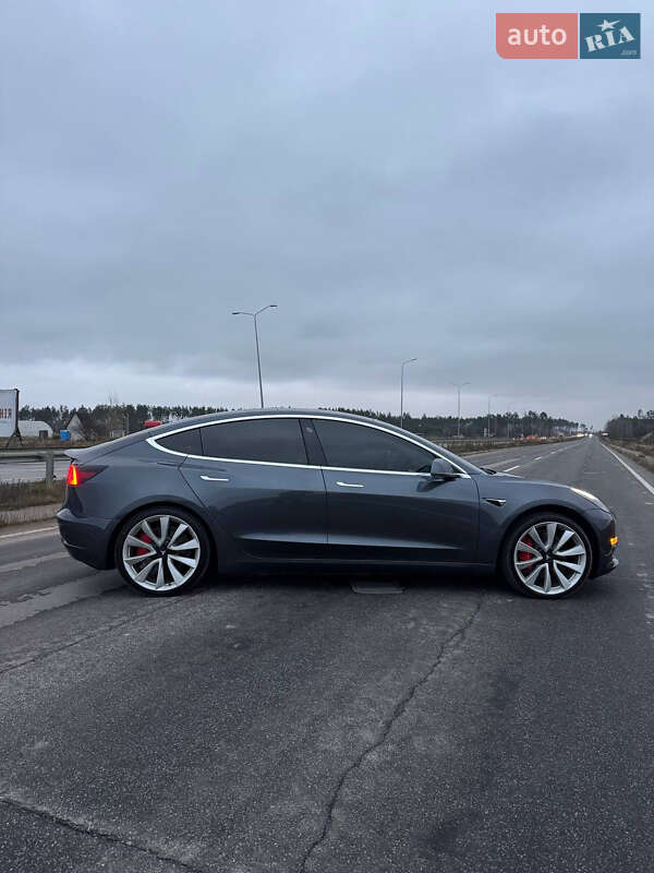Седан Tesla Model 3 2018 в Киеве