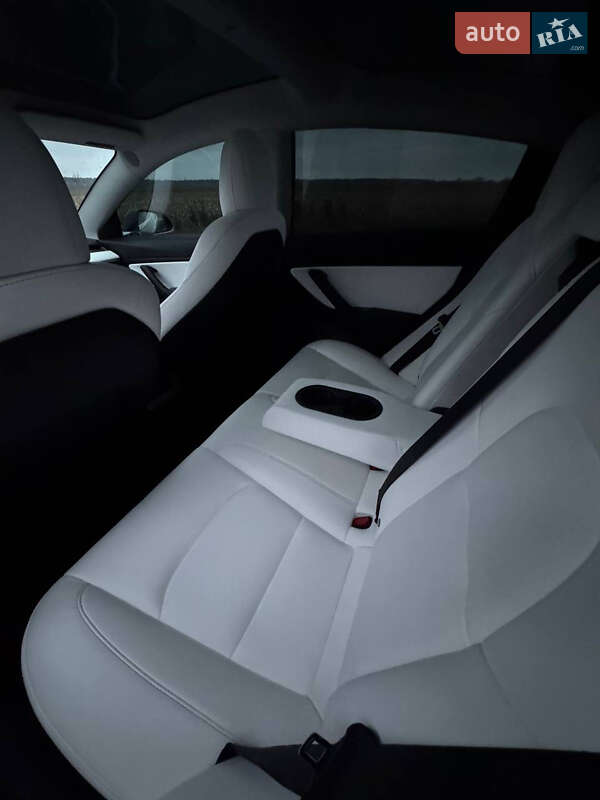 Седан Tesla Model 3 2018 в Киеве