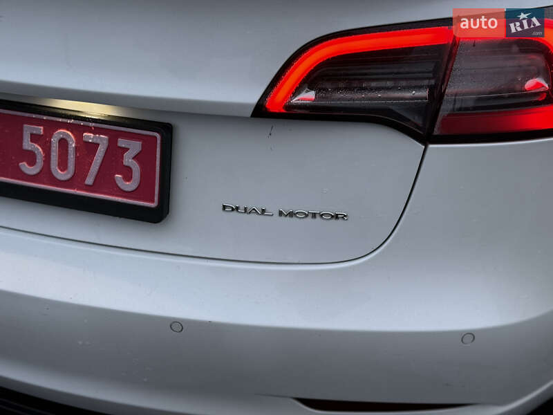 Седан Tesla Model 3 2020 в Луцке