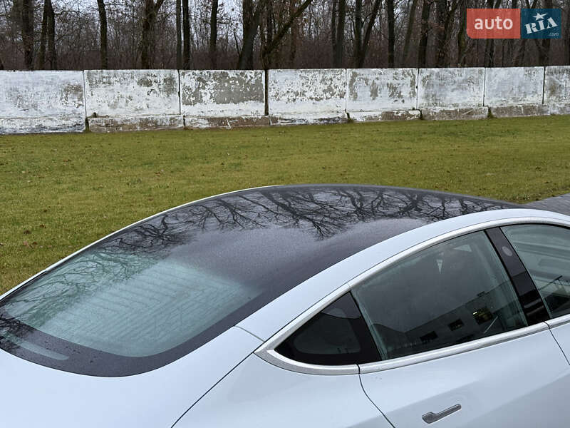 Седан Tesla Model 3 2020 в Луцке