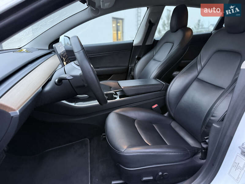 Седан Tesla Model 3 2020 в Луцке