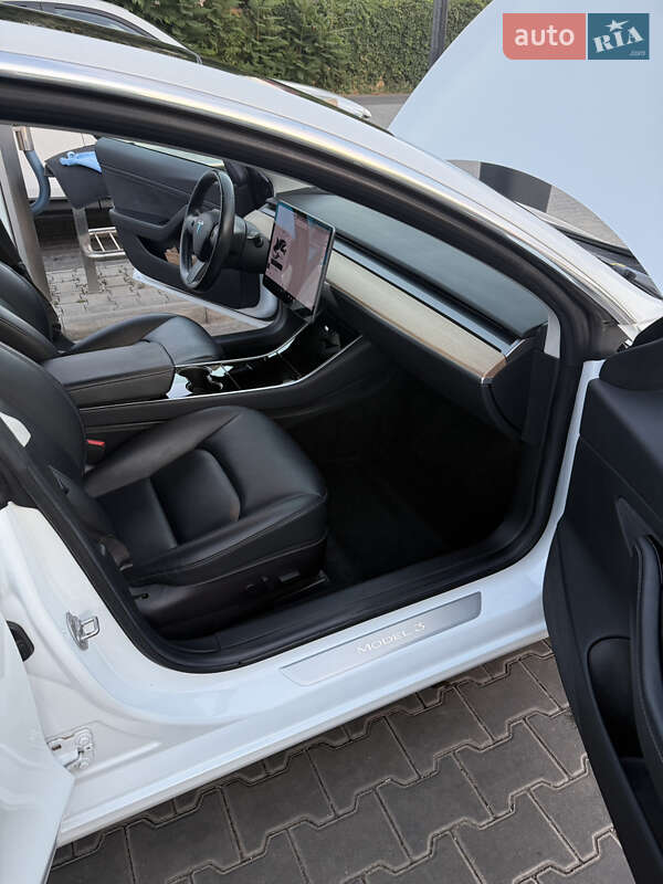 Седан Tesla Model 3 2018 в Одессе