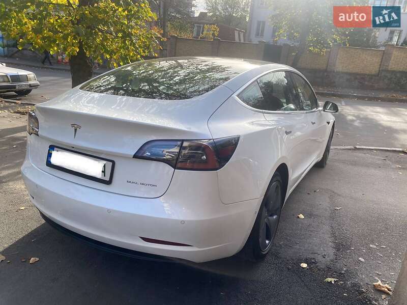 Седан Tesla Model 3 2019 в Києві