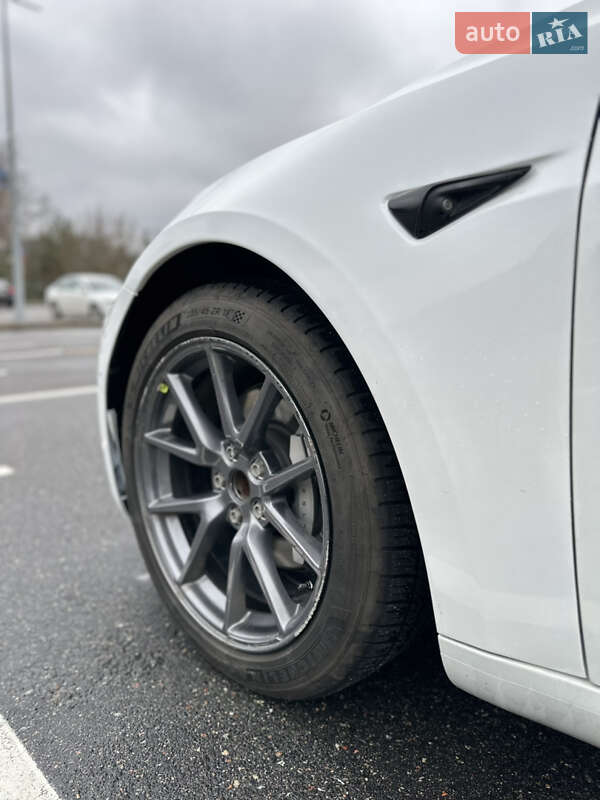 Седан Tesla Model 3 2022 в Киеве