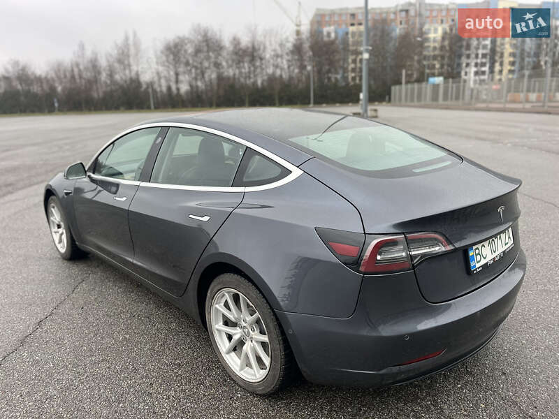 Седан Tesla Model 3 2017 в Львове
