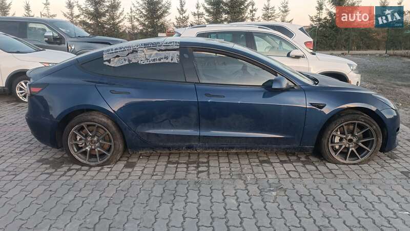 Седан Tesla Model 3 2023 в Городке