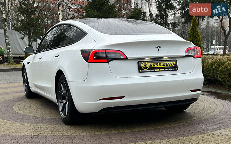 Седан Tesla Model 3 2022 в Львове