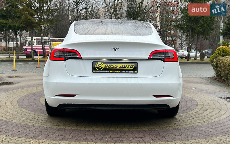 Седан Tesla Model 3 2022 в Львове