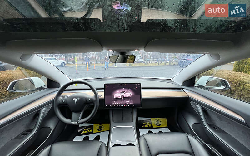 Седан Tesla Model 3 2022 в Львове