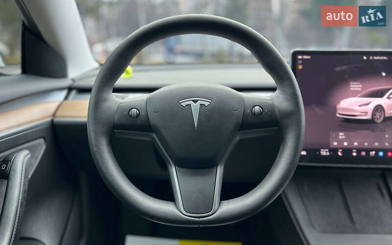 Седан Tesla Model 3 2022 в Львове