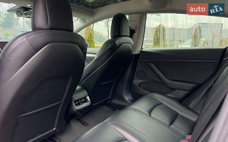 Седан Tesla Model 3 2022 в Львове