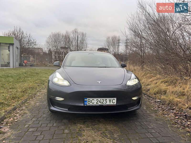 Седан Tesla Model 3 2023 в Львове