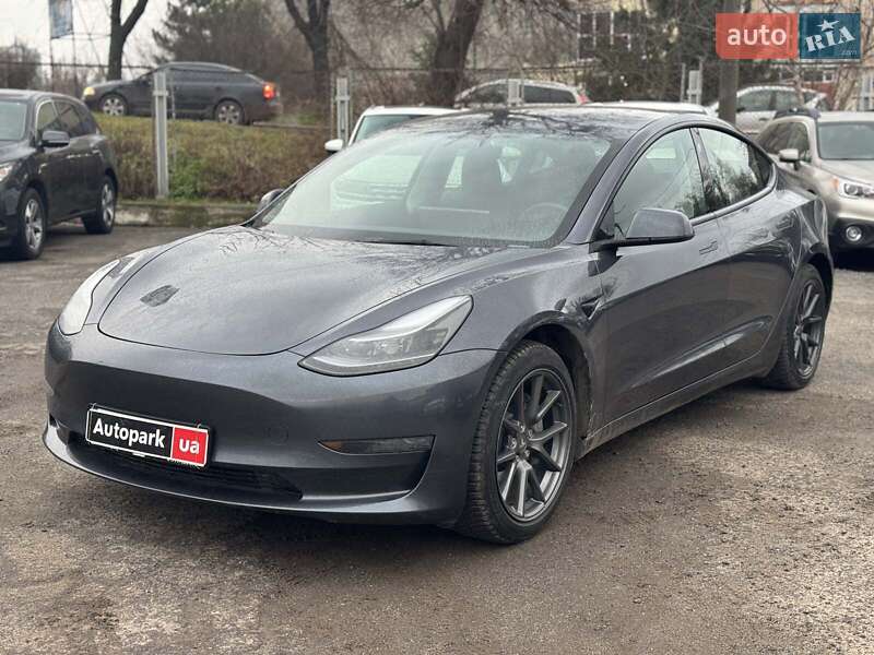 Седан Tesla Model 3 2023 в Виннице