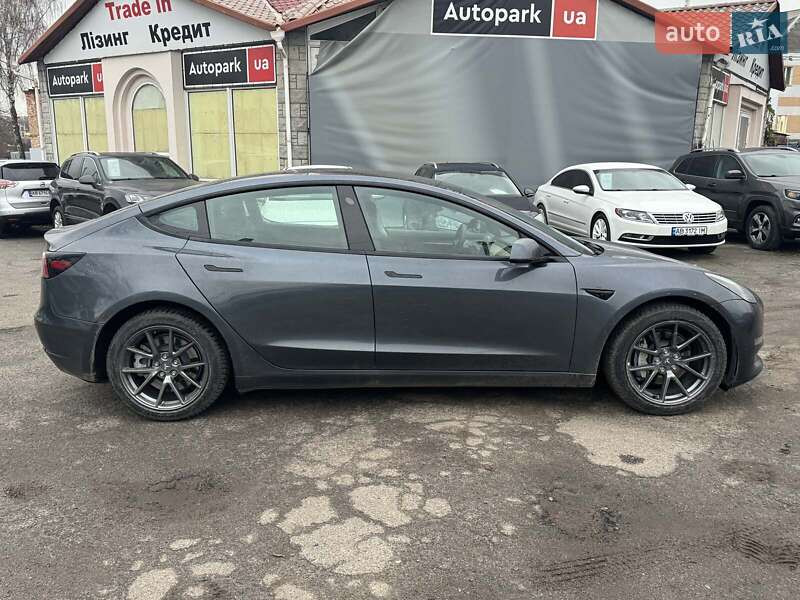 Седан Tesla Model 3 2023 в Виннице
