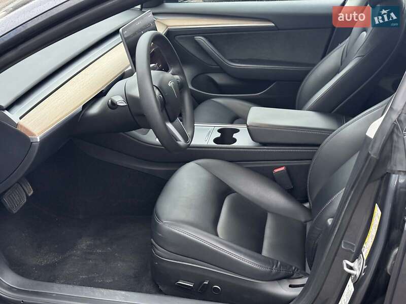 Седан Tesla Model 3 2023 в Виннице
