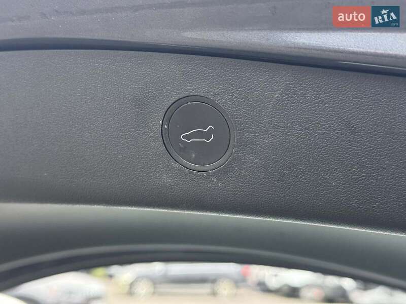 Седан Tesla Model 3 2023 в Виннице