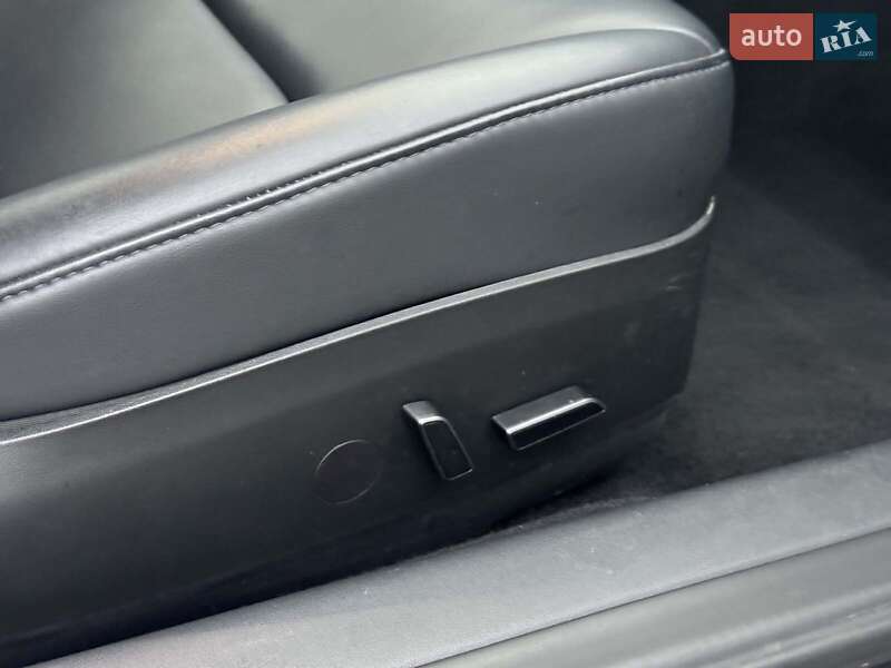Седан Tesla Model 3 2023 в Виннице
