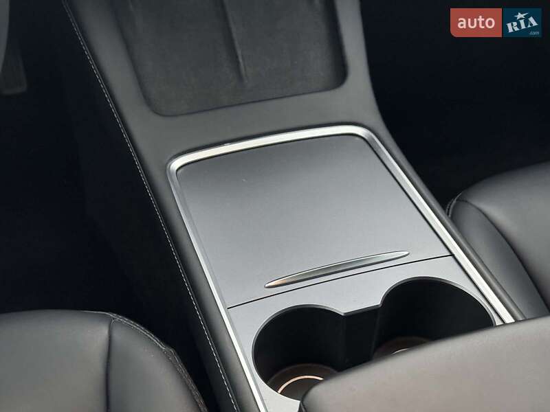 Седан Tesla Model 3 2023 в Виннице