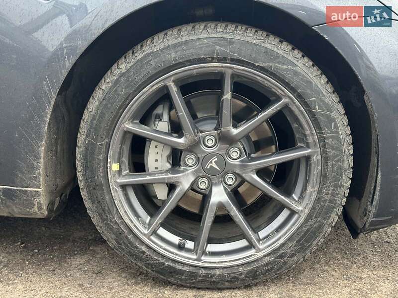Седан Tesla Model 3 2023 в Виннице