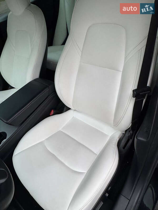 Седан Tesla Model 3 2021 в Львове фото 18 Седан Tesla Model 3 2021 в Львове