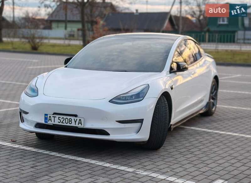 Седан Tesla Model 3 2021 в Коломые