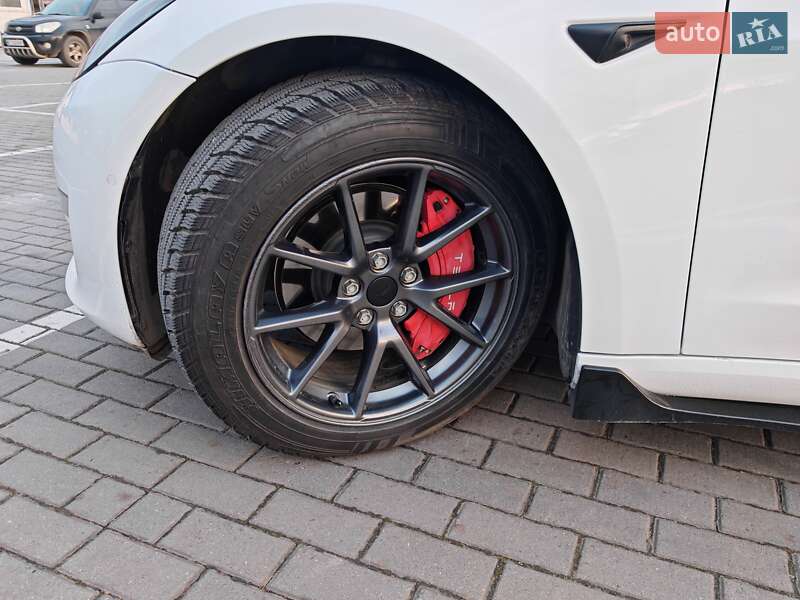 Седан Tesla Model 3 2021 в Коломые
