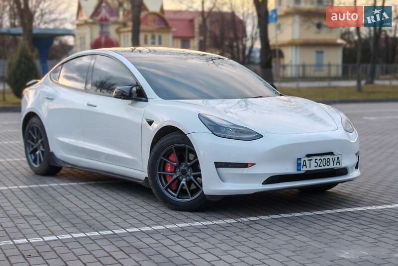 Седан Tesla Model 3 2021 в Коломые