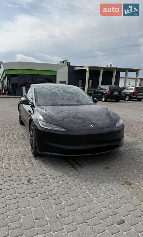 Tesla Model 3 2024