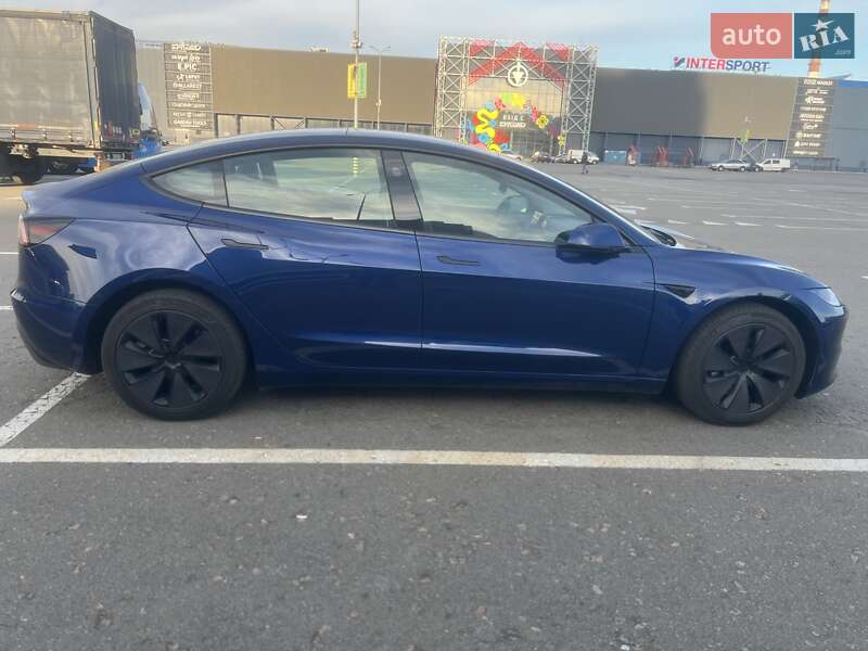 Седан Tesla Model 3 2024 в Киеве